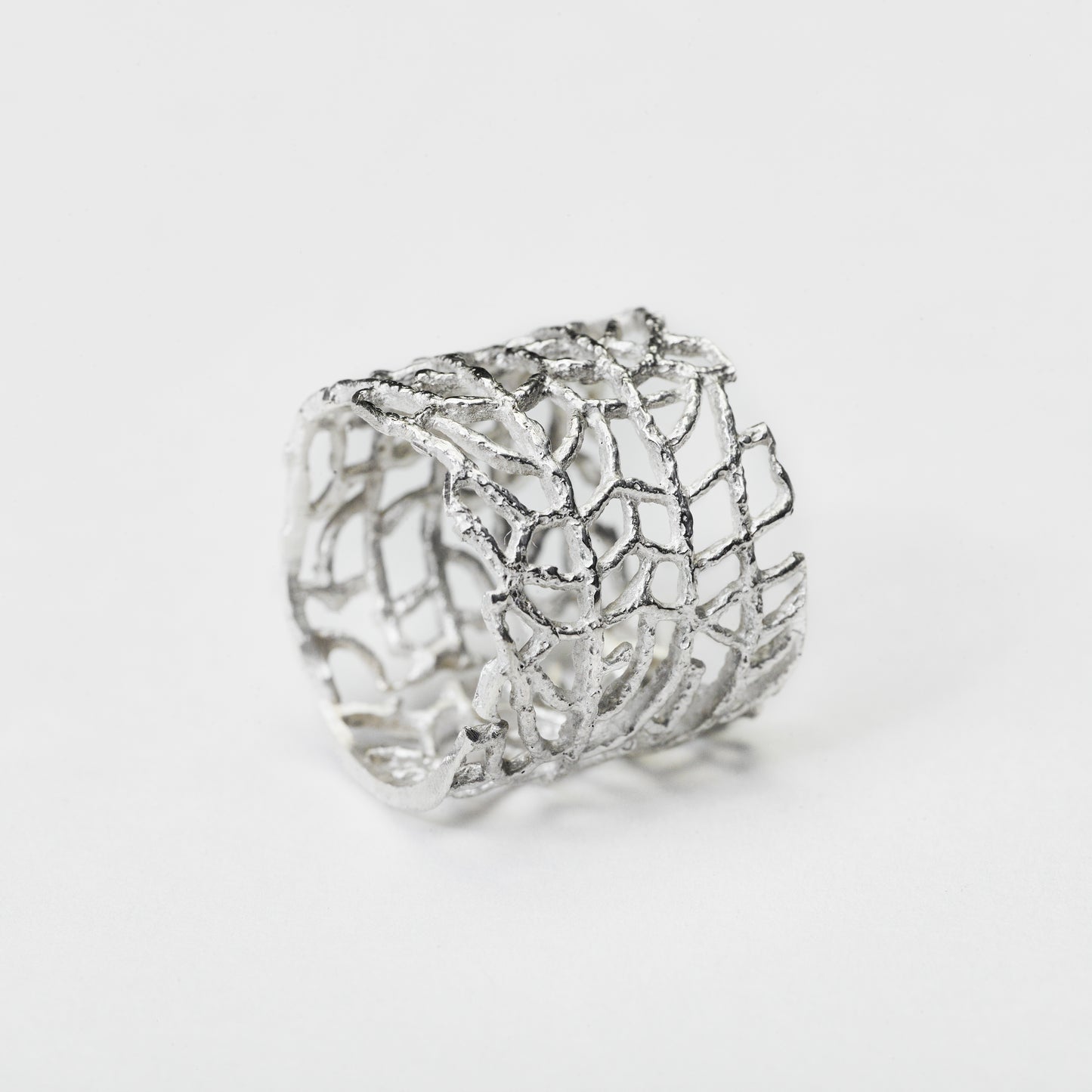 BAGUE SQUELETTE DE CORAIL