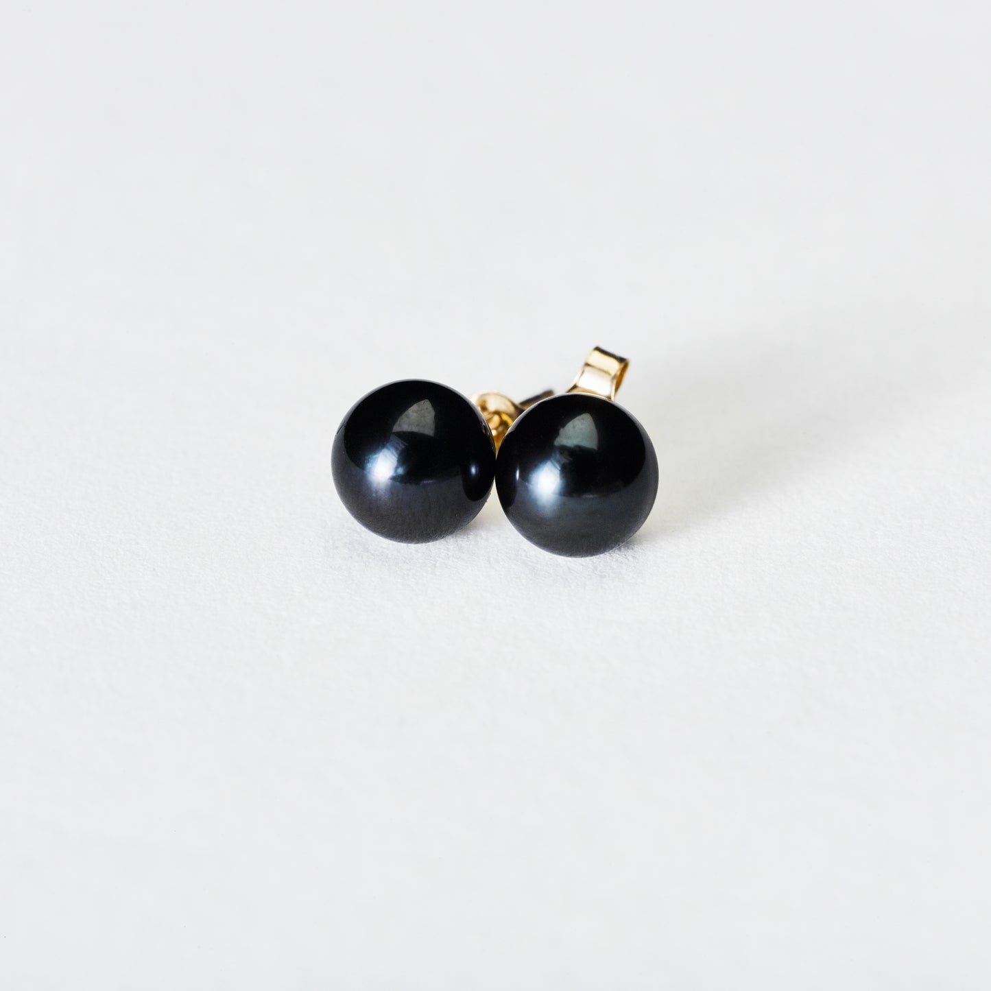 BLACK PEARL STUDS