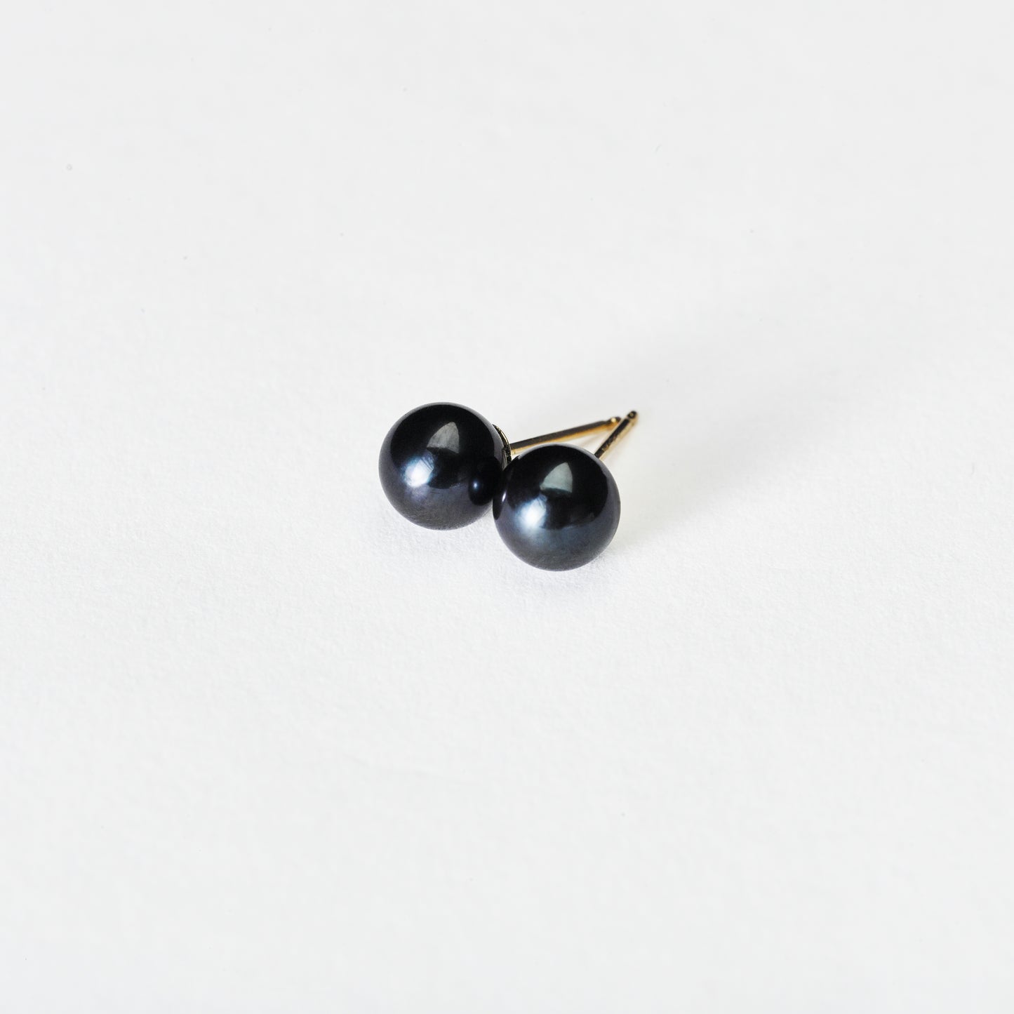 BLACK PEARL STUDS