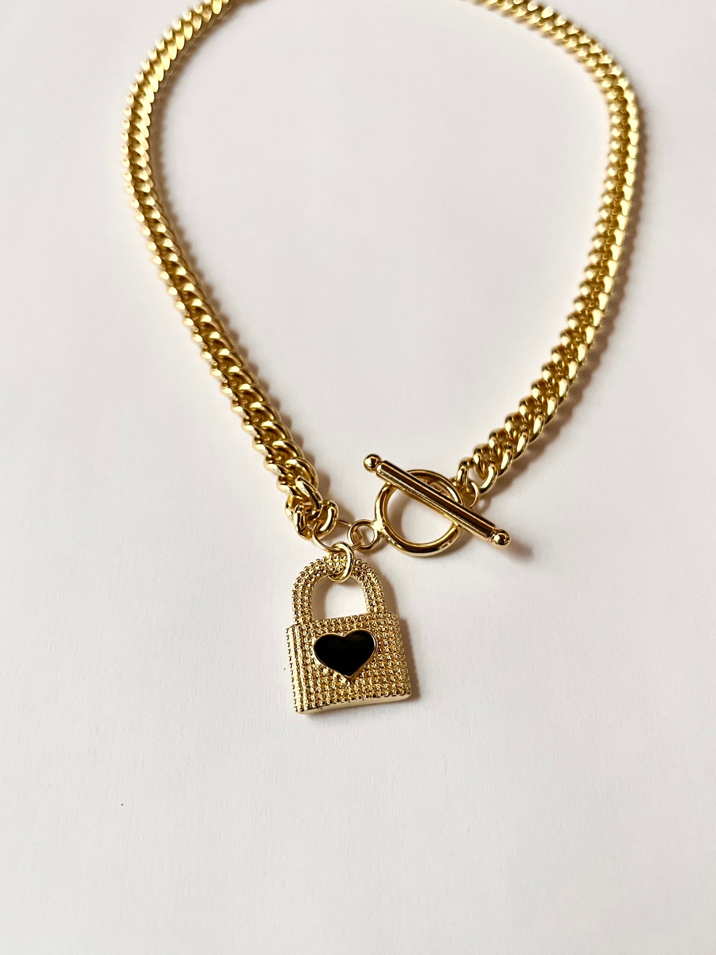 Collar con candado
