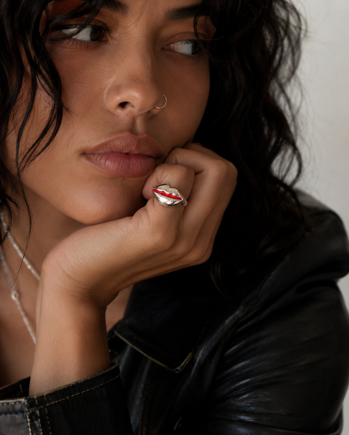 The Bisous Ring