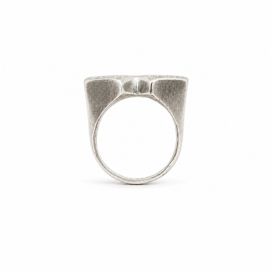 The Bisous Ring